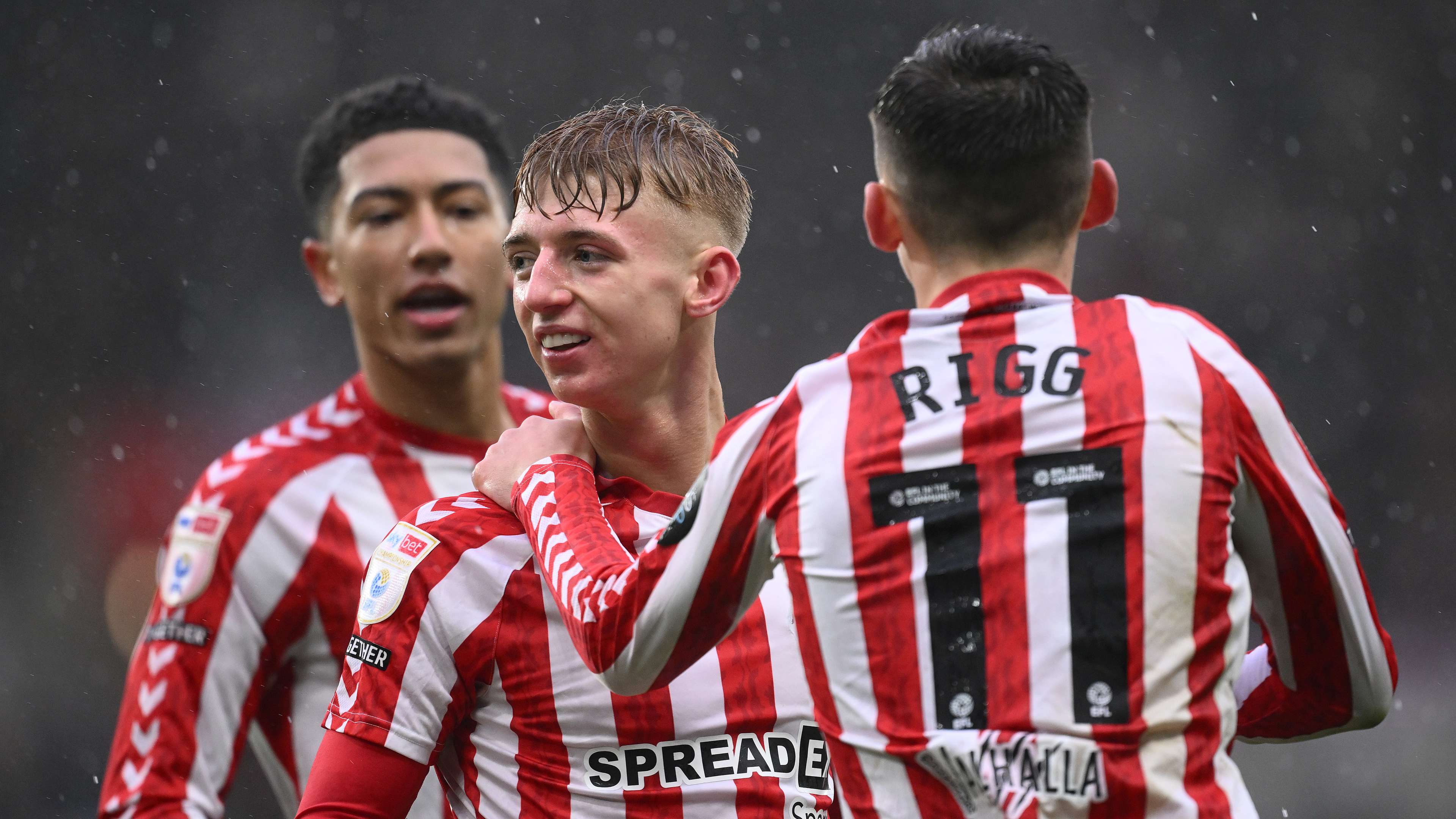 她不仅在球 她不仅在球